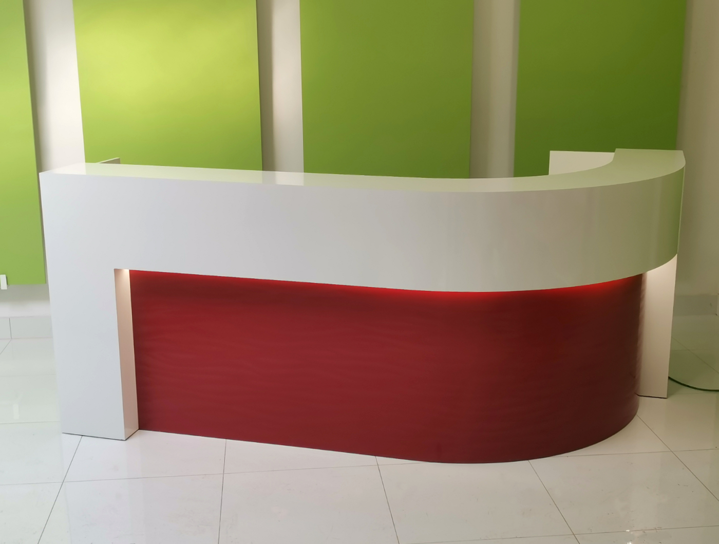 lada-recepcyjna-czerwony-panel-R91